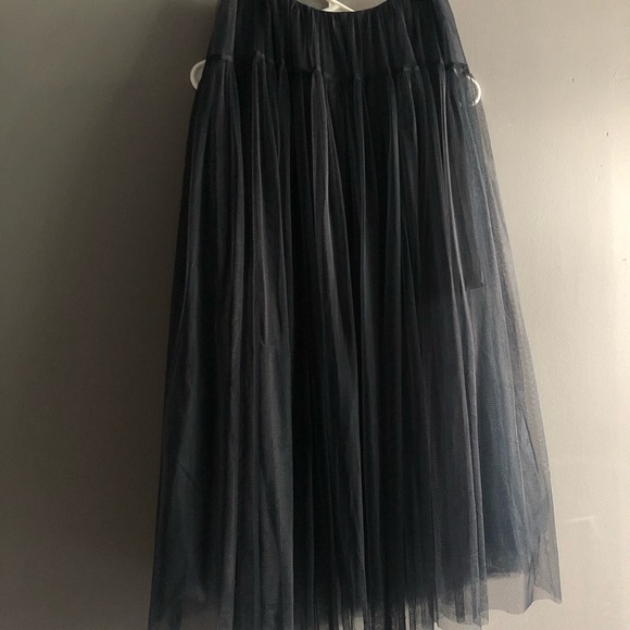❌SOLD❌ Tulle Navy Blue Midi Skirt - Picture 4 of 11